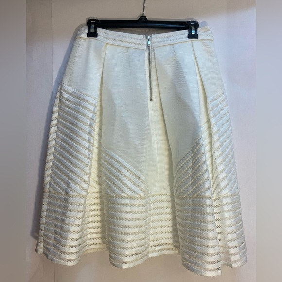 English Rose White A Line Skirt Patterned Lace Lined Size Medium NWT - Picture 2 of 9